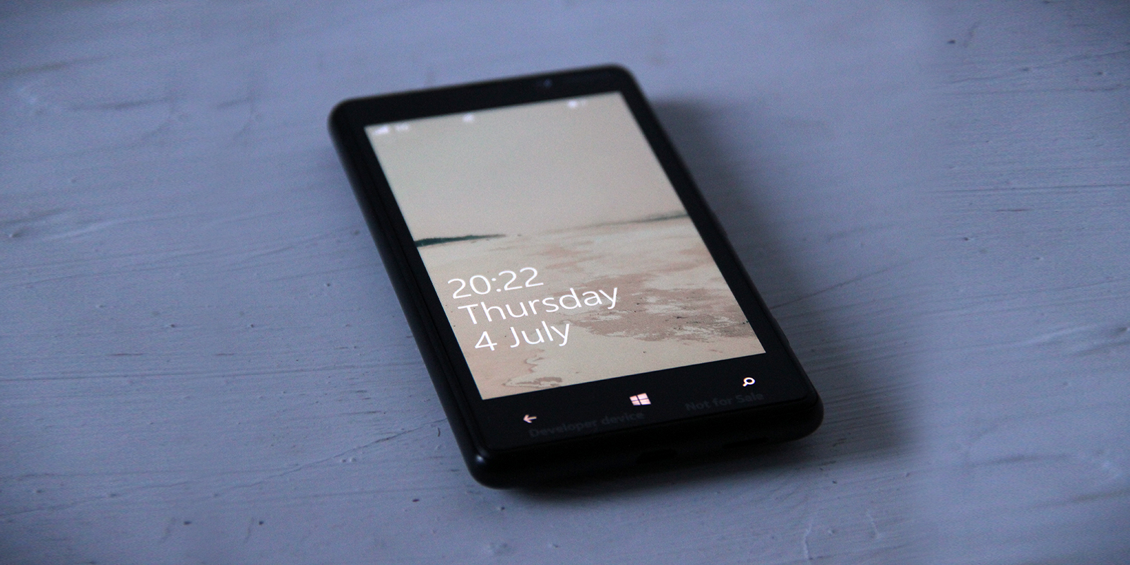 Windows Phone 8 typography lock screen